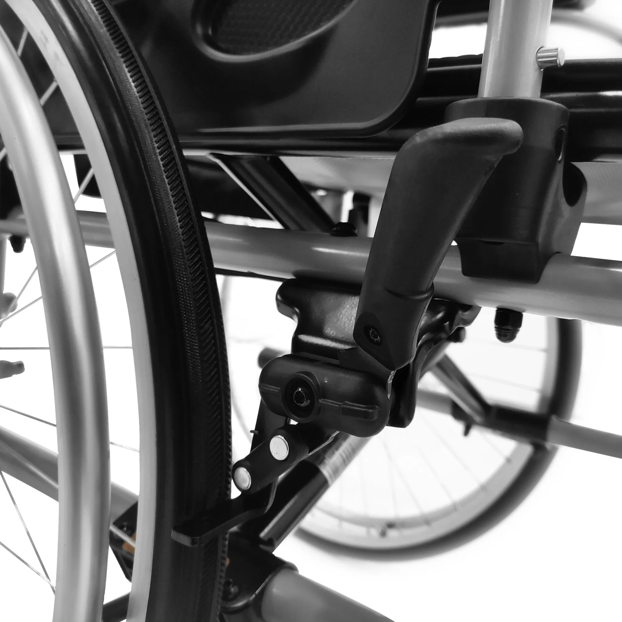 Низькоактивне крісло колісне Invacare Action 1R Розмір 1 (Action 1 R/43-2020)